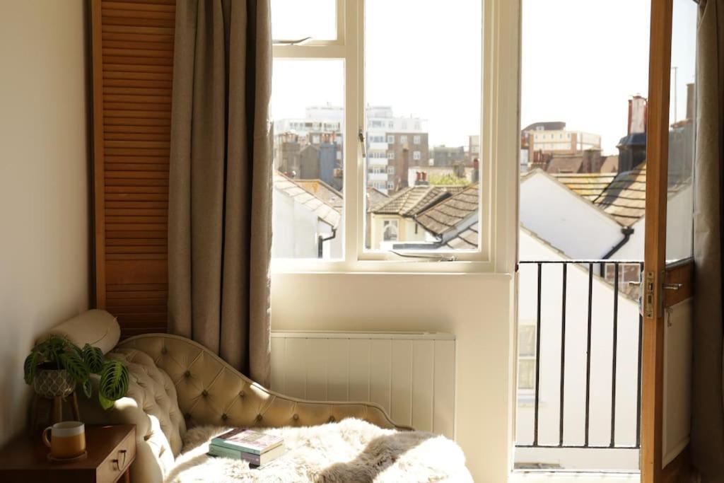 Sunny Seaside Sanctuary - Two Bedroom Apartment Brighton Bagian luar foto