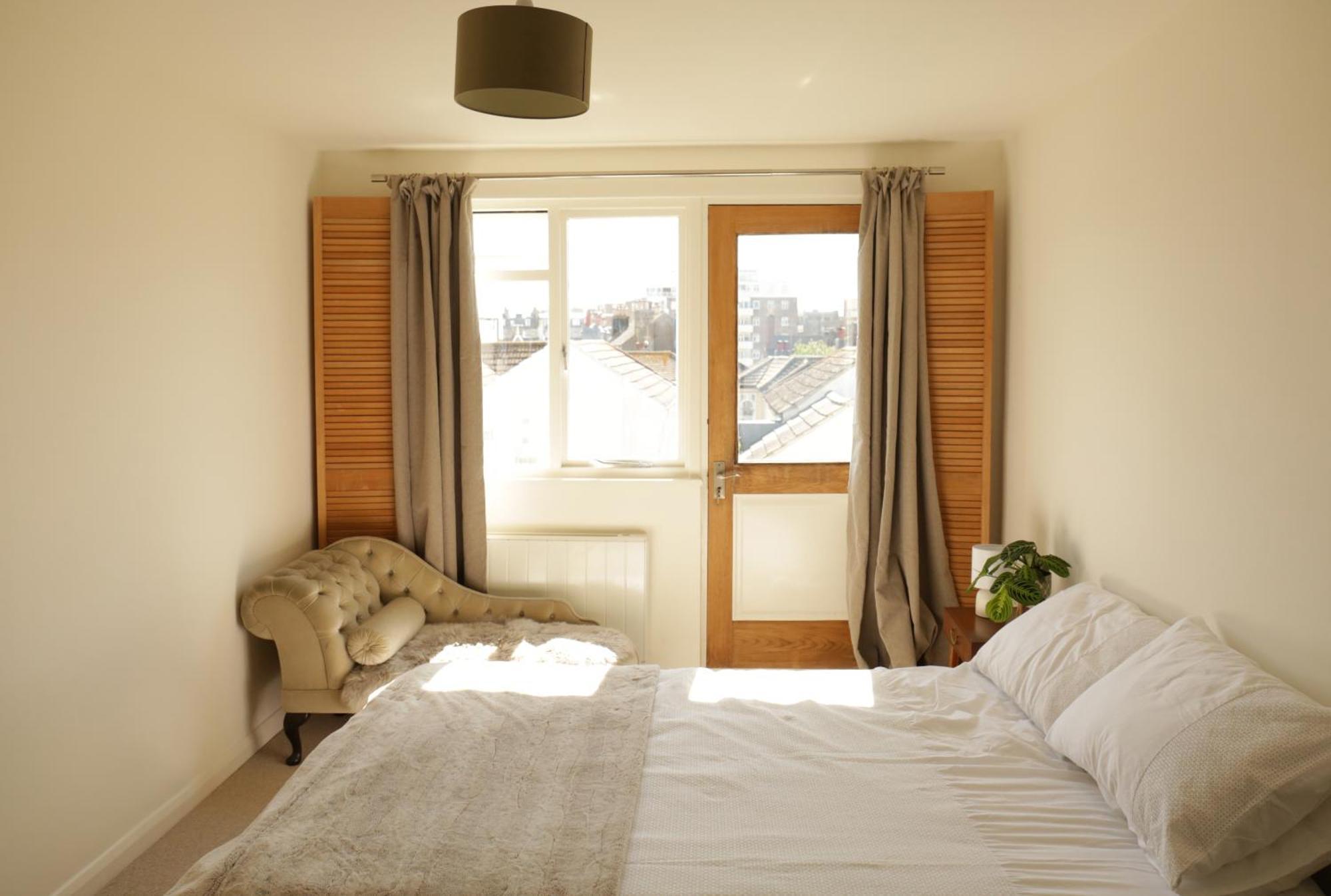 Sunny Seaside Sanctuary - Two Bedroom Apartment Brighton Bagian luar foto