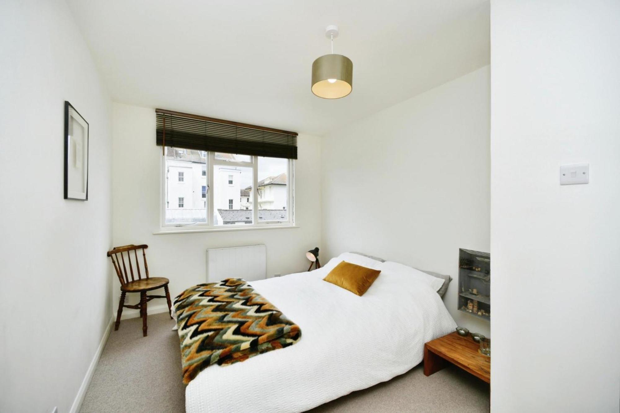 Sunny Seaside Sanctuary - Two Bedroom Apartment Brighton Bagian luar foto